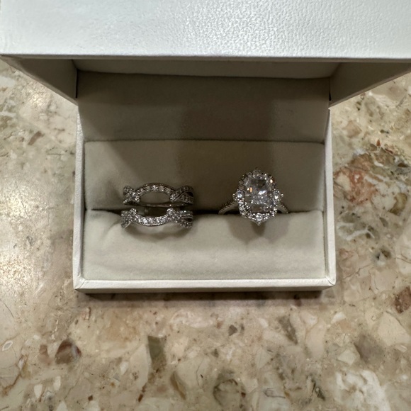 Elegant Silver Women's Ring - Picture 8 of 12